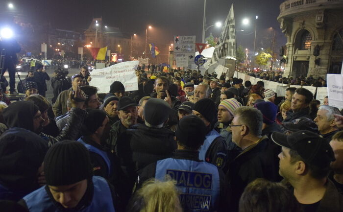 Românii ies din nou în stradă împotriva Sistemului. (Epoch Times România)