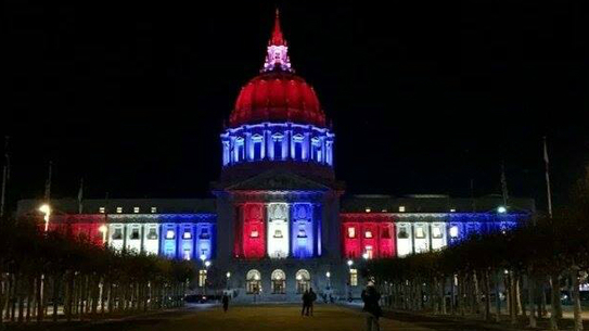 Monumente din întreaga lume au fost luminate în culorile Franţei. (Facebook.com/Epoch Times paris)