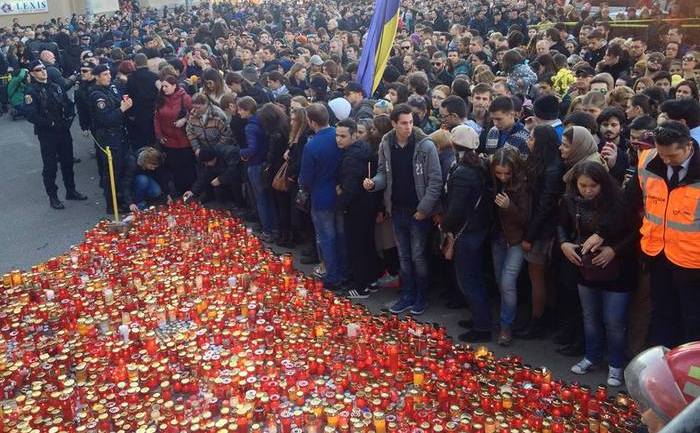 Comemorare a victimelor incendiului izbucnit la Clubul Colectiv din Bucureşti.