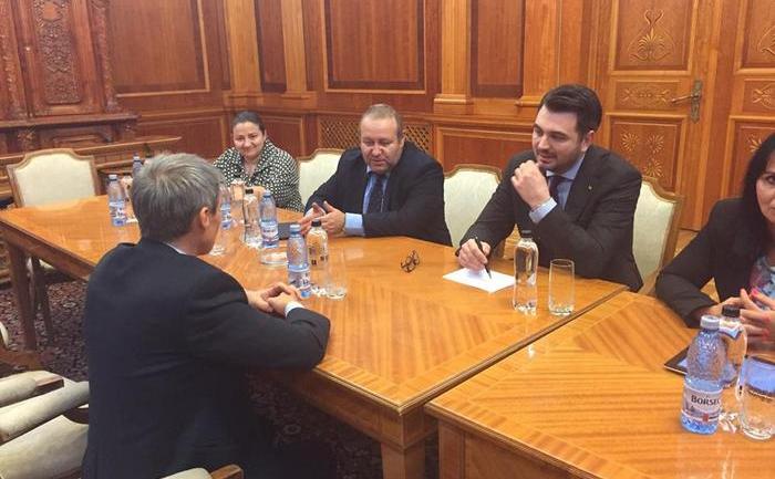 Dacian Cioloş la consultarea cu PNG