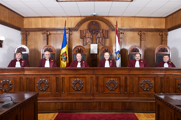 Judecătorii Curţii Constituţionale din Moldova