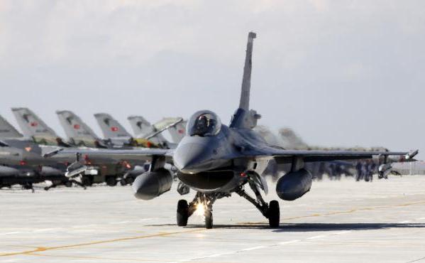 Un avion F16 al forţelor aeriene turceşti. (Captură Foto)