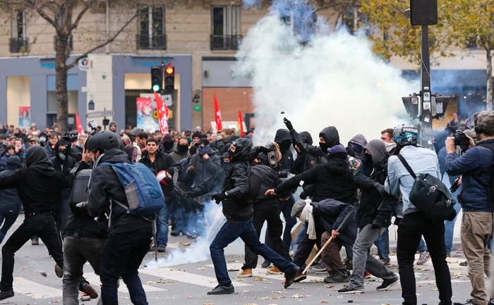 Ciocniri violente cu poliţia în Paris, cu prilejul deschiderii summitului ONU care va dezbate schimbările climatice, COP21, 29 noiembrie 2015