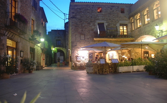 Satul medieva Peratallada din Catalonia, Spania (Youtube)