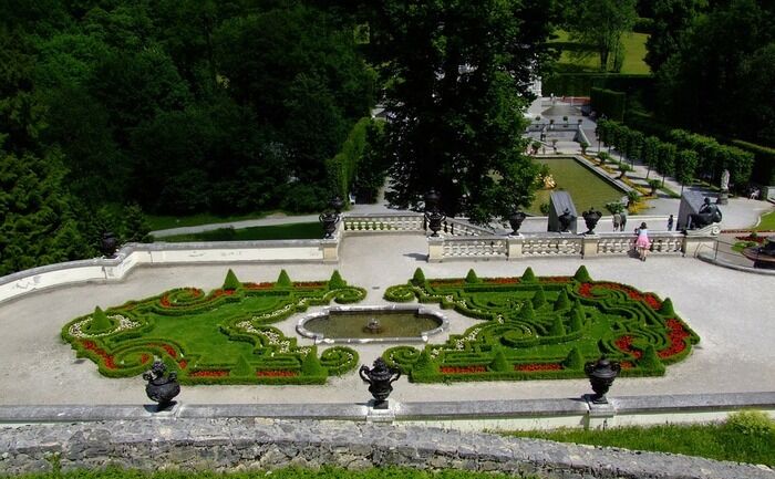 Palatul Linderhof, Germania, grădinile (Youtube.com)