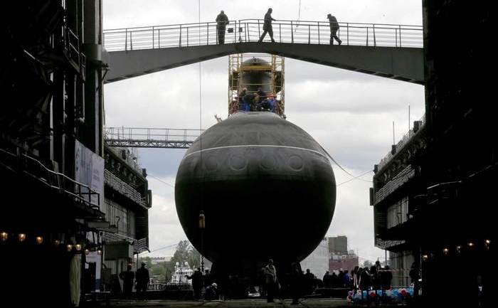 Submarinul Rostov-pe-Don este lansat la şantierul naval Admiralty din St. Petersburg, 26 iunie 2014.