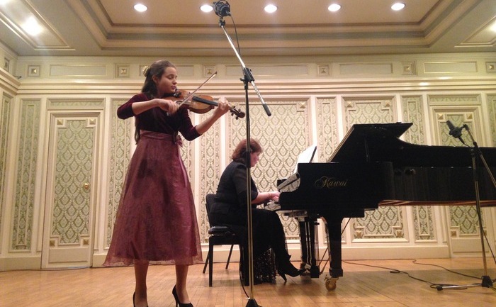 Stagiunea de marţi seara: Mihaela Mitrofan la vioară  si Diana Spânu Dănilă la pian