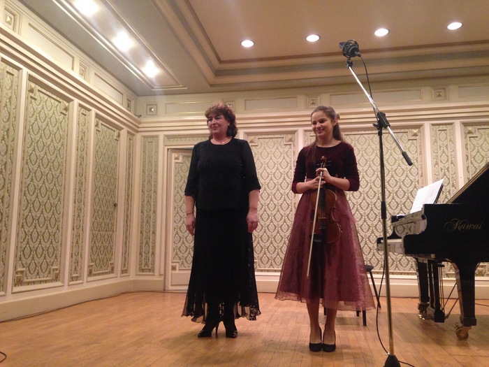 Diana Spânu Dănilă (pian) şi Mihaela Mitrofan (vioară)
 