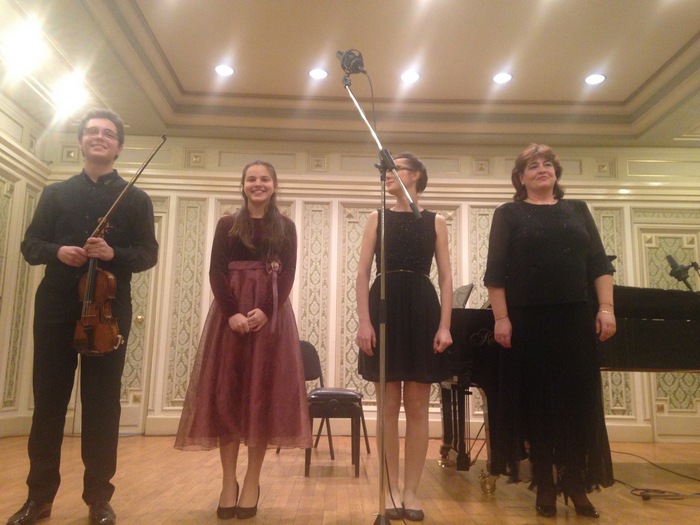 Ştefan Şimonca Opriţă (vioară), Mihaela Mitrofan (vioară), Adelei Irina Lorincz (pian) şi Diana Spânu Dănilă (pian) 