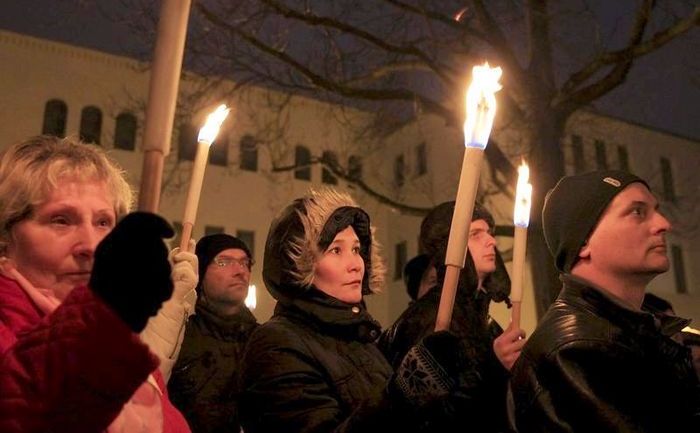 Protest împotriva ridicării statuii lui Balint Homan în oraşul ungar Szekesfehervar, 13 decembrie 2015.