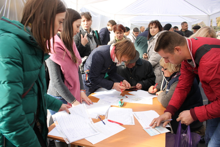 Formarea grupului de iniţiere pentru colectarea de semnături (Epoch Times România)