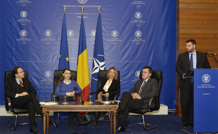 Dan Stoenescu, ministrul delegat pentru relaţia cu Românii de pretutindeni, vorbeşte la cea de-a treia ediţie a întâlnirilor "Românii de Pretutindeni", cu tema  "Bursierii statului român din Republica Moldova şi Ucraina, rolul lor în  comunitatea istorică românească şi societatea naţională din ţările de  provenienţă". (MAE)