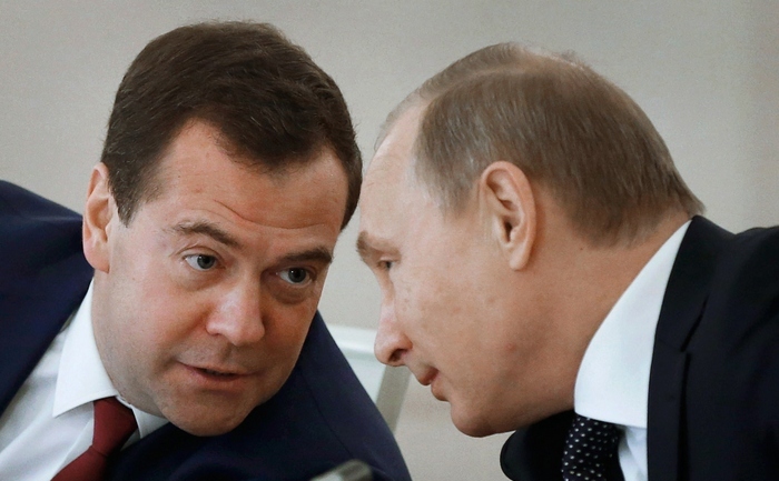 Dmitri Medvedev se consultă cu Vladimir Putin la Kremlin, 24 decembrie 2014