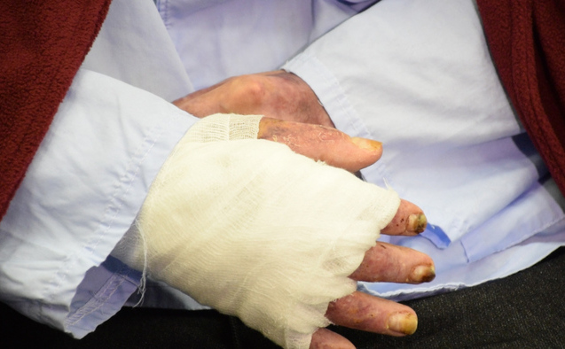 Pacienţi răniţi la Colectiv în ziua externării din Spitalul Militar, 23 decembrie 2015 (Eugen Horoiu/Epoch Times)