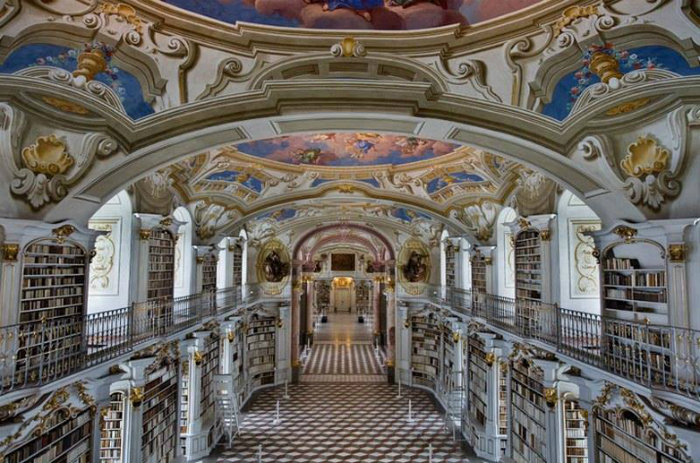 Biblioteca din mănăstirea Admont, în Austriac: cea mai mare bibliotecă monahală din lume