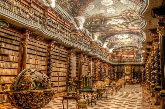 Biblioteca Naţională Clementinum (sau Klementinum) din Praga (Google.com)