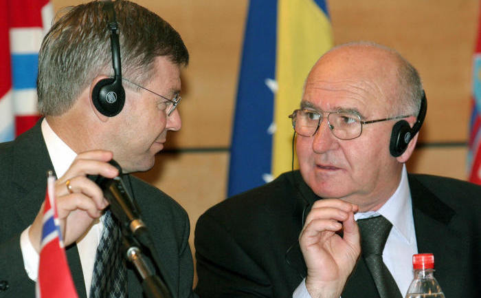 Premierul norvegian Kjell Magne Bondevik (S) împreună cu preşedintele sârb Borislav Paravac în Tirana, Albania, 9 decembrie 2004