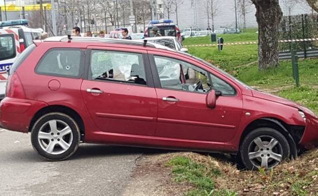 Maşina atacatorului din Valence (Facebook, Behind the News)