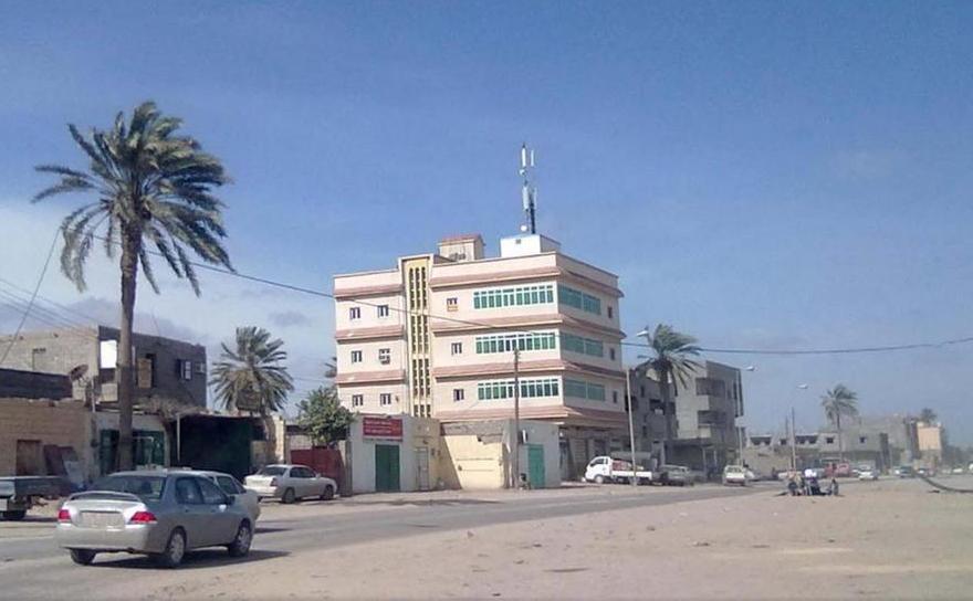 Zeci de persoane au murit în urma unui atac cu un camion capcană în oraşul libian Zliten (în imagine).