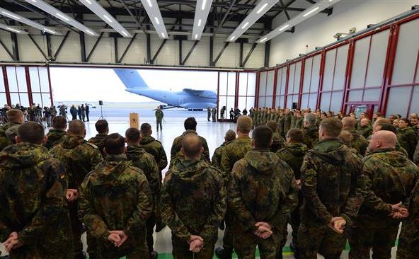 Personalul militar al detaşmentului 51 Immelmann la baza aeriană din Jagel, nordul Germaniei, 10 decembrie 2015.
