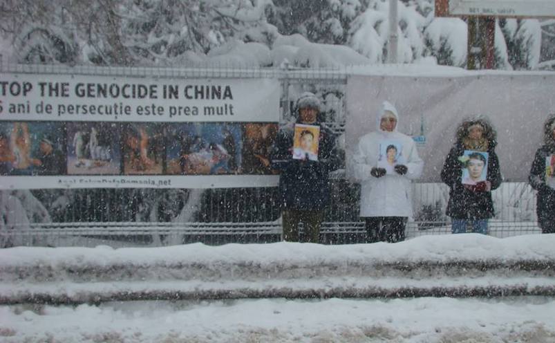 Protest pasnic in fata Ambasadei, Bucuresti (Epoch Times)