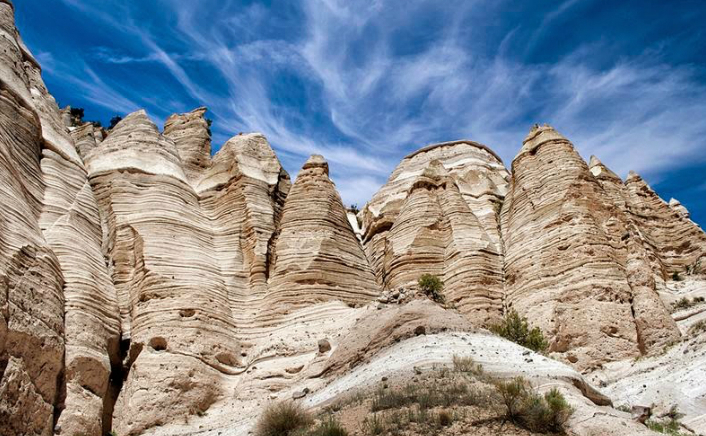 Kasha-Katuwe, cunoscute şi sub numele de "Rocile Corturi", sunt situate la 60 km sud-vest de Santa Fe, un oraş în statul New Mexico, Statele Unite ale Americii. (Captură You Tube)