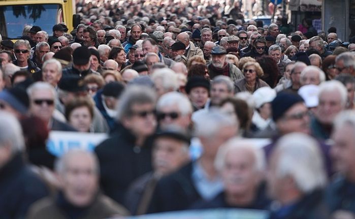 Pensionarii greci protestează în Atena împotriva modificării sistemului de pensii al Greciei, 19 ianuarie 2016.