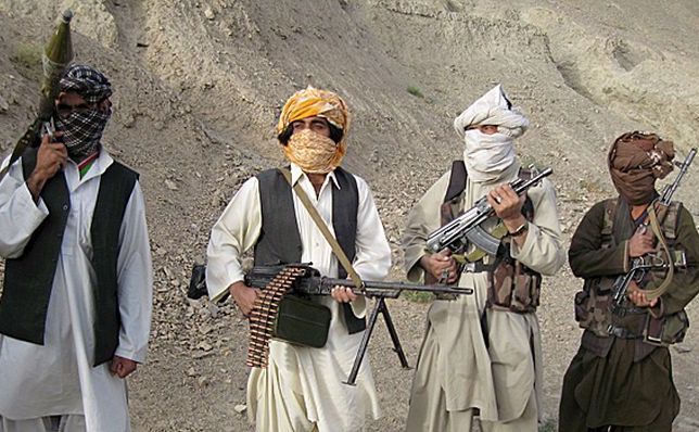 Luptători talibani în Afganistan.