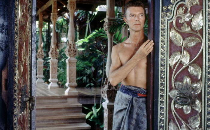 David Bowie pe insula Mustique, în Caraibe (Photo courtesy of Architectural Digest website/Derry Moore)