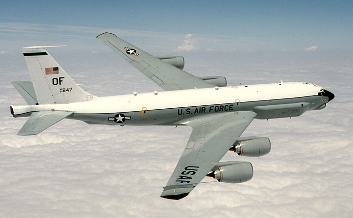 Un avion american RC-135U.