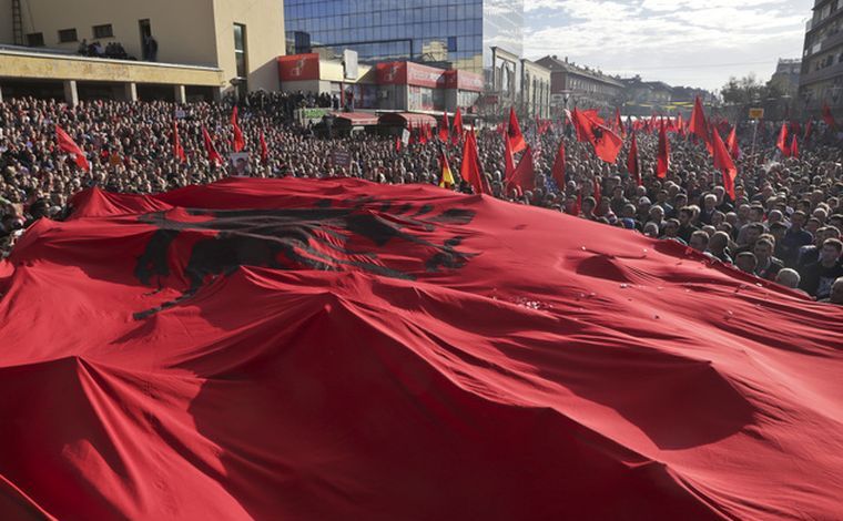 Protest anti-guvern în Pristina, 17 februarie 2016.