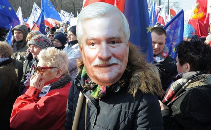 Protest anti-guvern şi de susţinere a fostului preşedinte Lech Walesa în Varşovia, 27 februarie 2016.