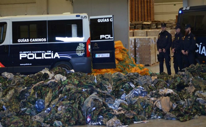 
Spania: confiscate uniforme militare destinate grupurilor teroriste Daesh şi Jabhat Nusra