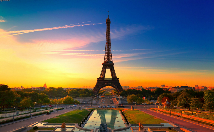 Turnul Eiffel, Paris (Google images)