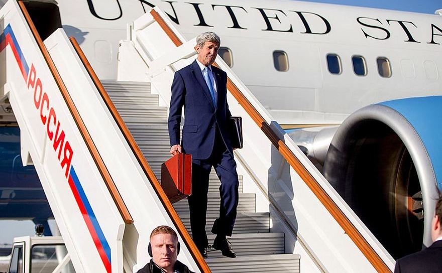Secretarul de stat american John Kerry soseşte la Moscova, 23 martie 2016. (Captură Foto)