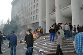 Protestul tinerilor din faţa Parlamentului, 7 aprilie 2009 (wikipedia.org)