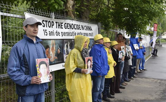 Protest în faţa Ambasadei Chinei la Bucureşti (Florin Chirila/Epoch Times)