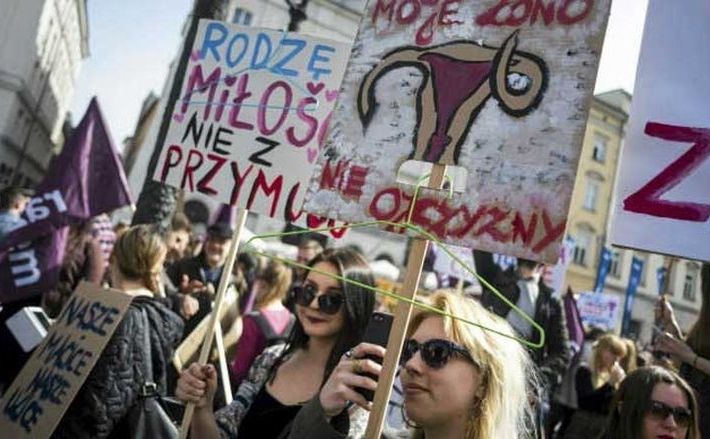 Protest în Varoşovia împotriva planurilor guvernamentale de a interzice complet avorturile