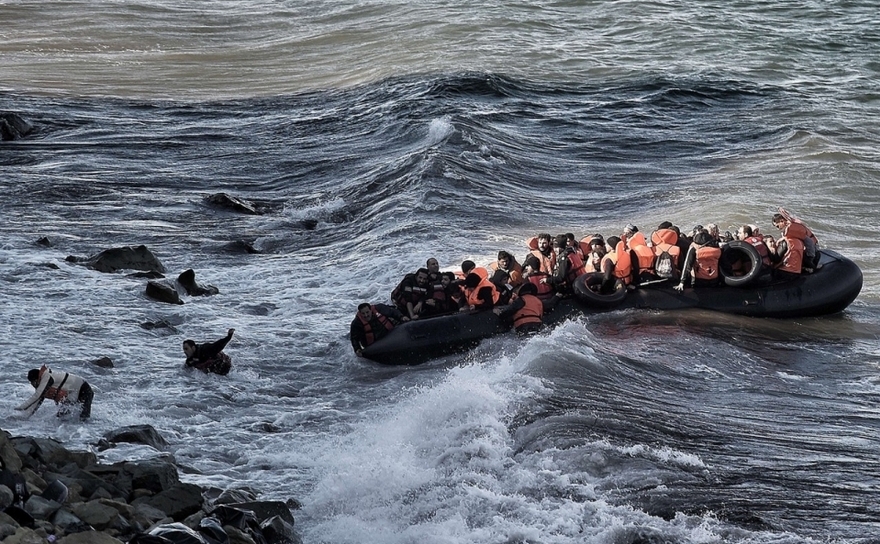 Refugiaţi ajung pe insula elenă Lesbos, 30 octombrie 2015.