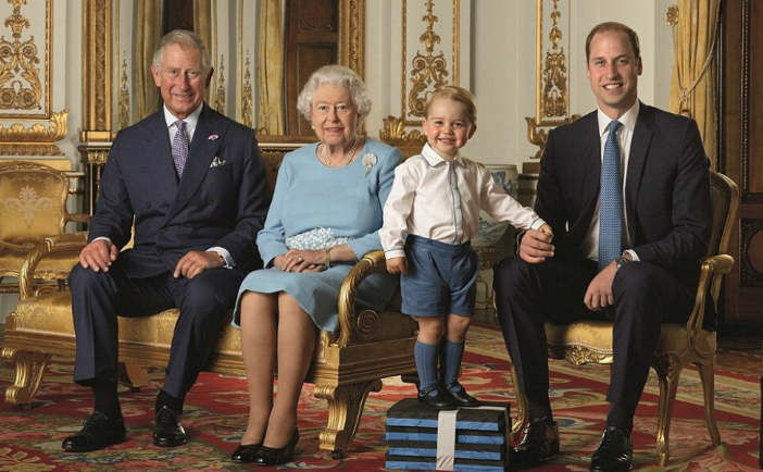 Regina Elisabeta, 4 generaţii într-o singură fotografie (Ranald Mackechnie, fotograf al Royal Mail)