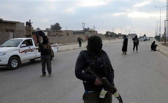 Militanţi ai Statul Islamic într-o oraşul irakian Mosul.