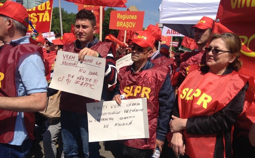 Protest al lucrătorilor poştali la Guvern, 7 mai 2016. (Epoch Times)