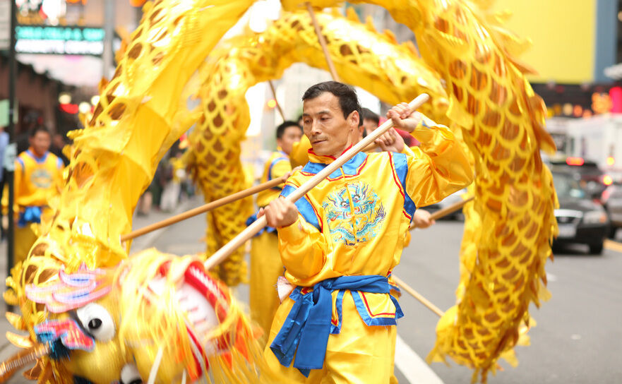 Tradiţionalul dans al dragonului 13 mai 2016, la parada Falun Gong din Manhattan (Benjamin Chasteen/Epoch Times)