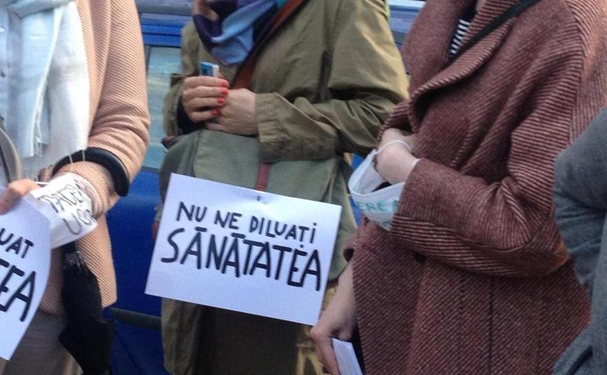 "Ne-aţi diluat sănătatea!" - Protest în Piaţa Universităţii
