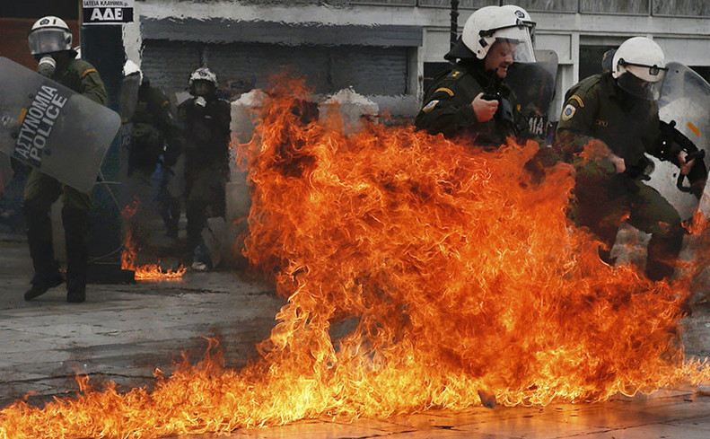 Proteste violente împotriva reformării sistemului de pensii în Atena, 4 februarie 2016.