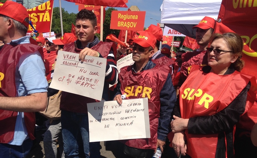 Protest al lucrătorilor poştali la Guvern, 7 mai 2016.