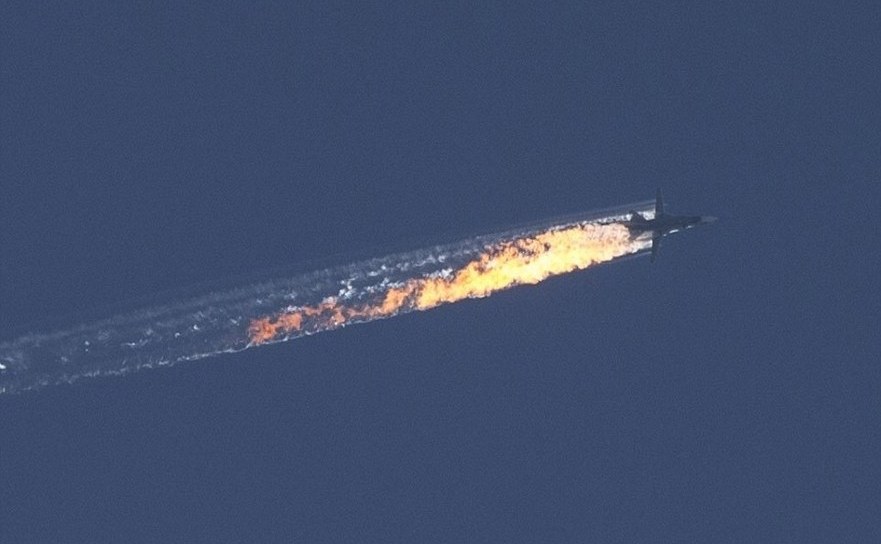 Avionul rusesc Suhoi Su-24 doborât în 24 noiembrie 2015 de aviaţia turcă. (Captură Foto)