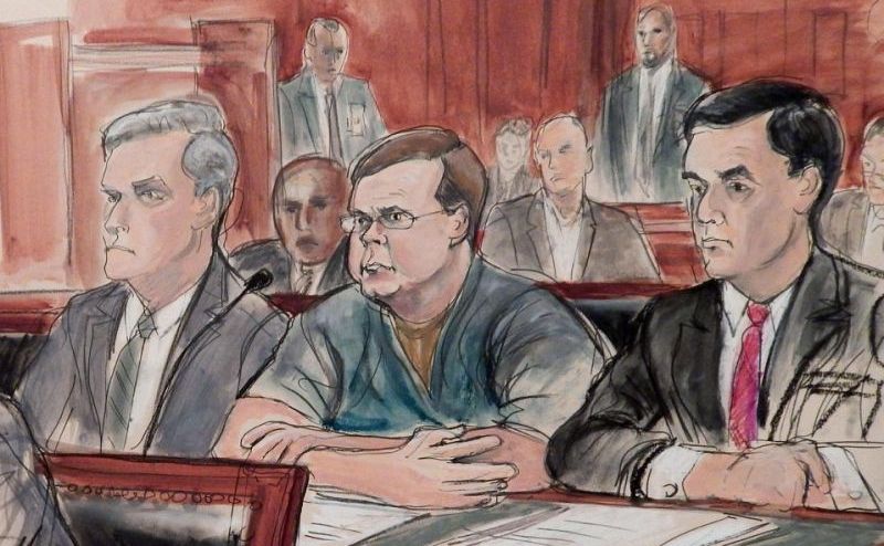 Desen realizat într-o sală de tribunal îl prezintă pe Evgheni Buriakov (centru) şi pe avocaţii săi Daniel Levin (st) şi Scott Hershman în timpul unei audieri in 11 martie 2016, în New York.