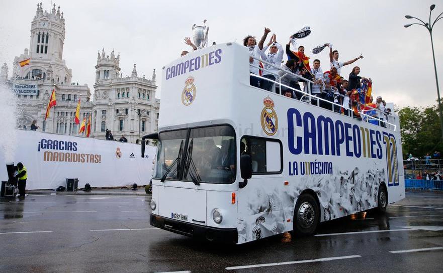 Real Madrid sărbătoreşte în Piaţa Cibeles cucerirea trofeului Ligii Campionilor (www.realmadrid.com)