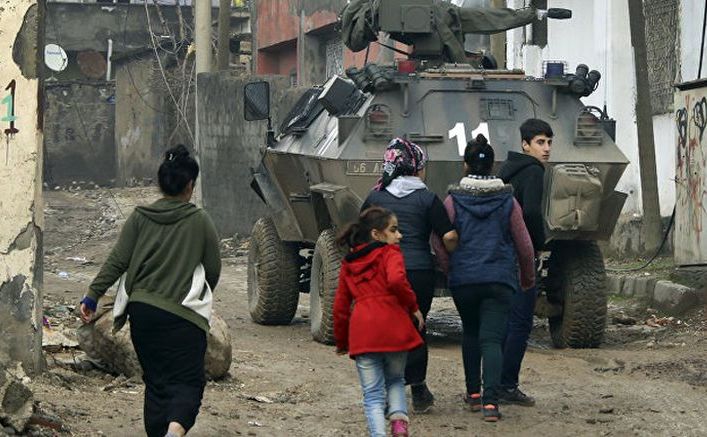 Forţe de securitate turceşti în oraşul Silopi. (Captură Foto)